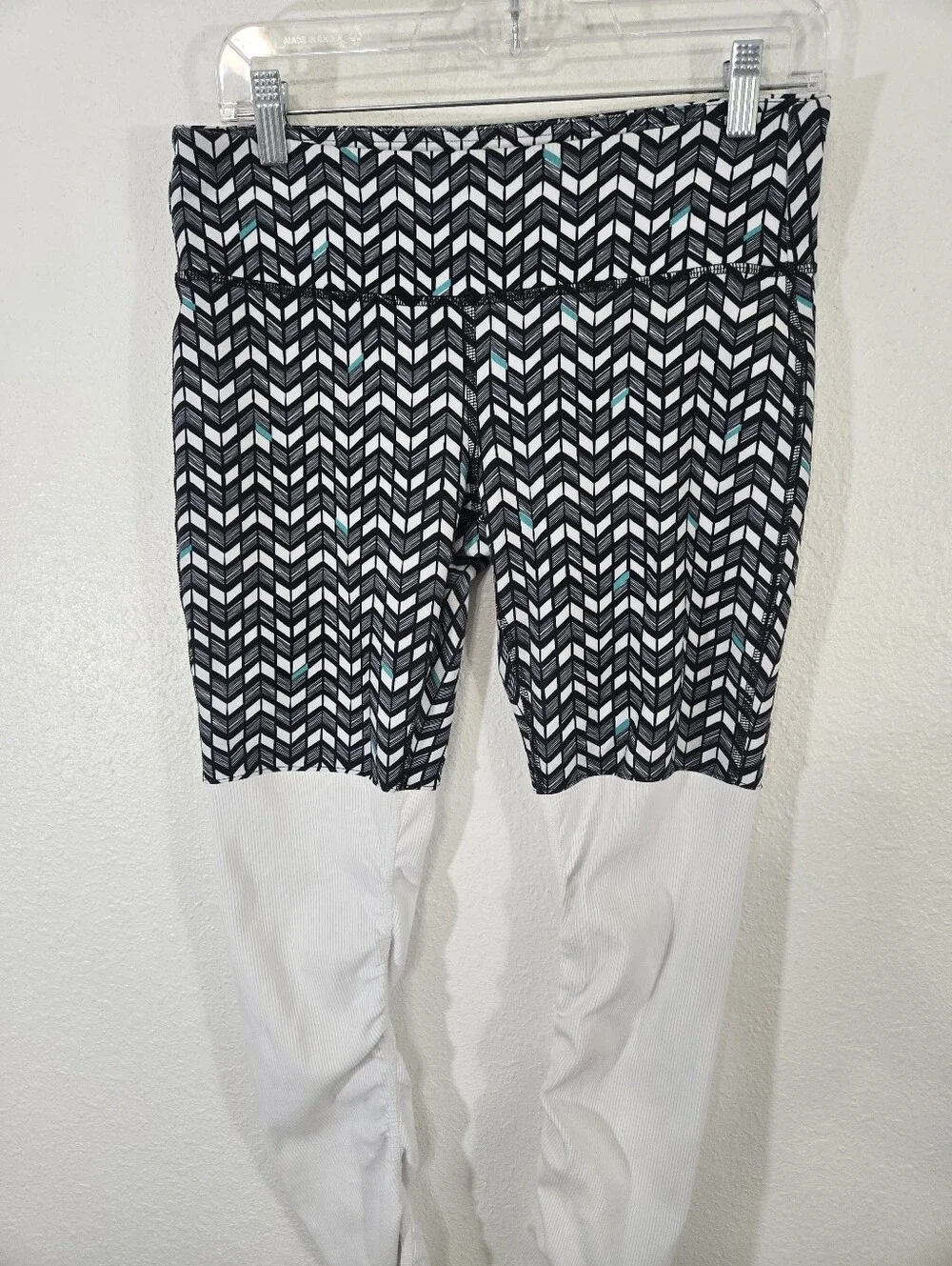 Alo Yoga Goddess Ribbed Leggings Black/White Geometric Chevron Gym Yoga, size M